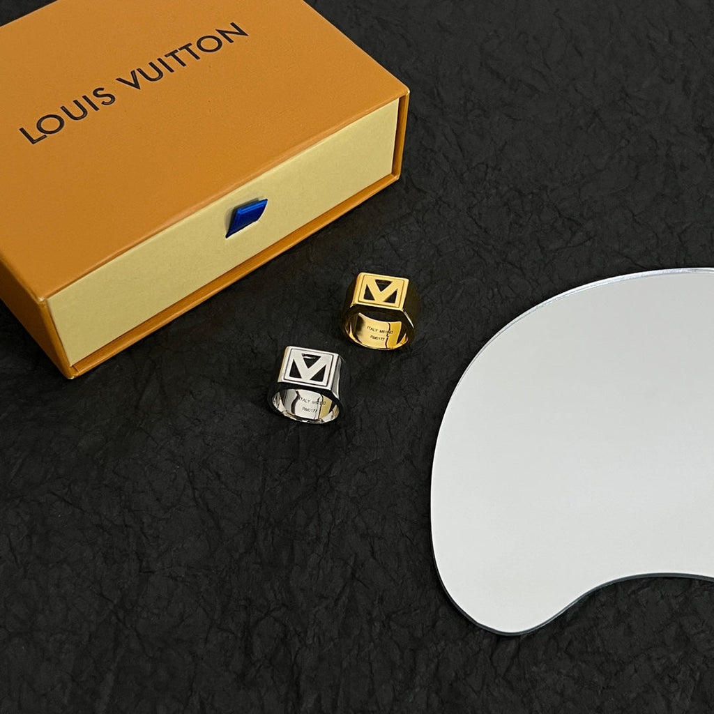 Louis Vuitton Vintage Ring - 18K White Gold