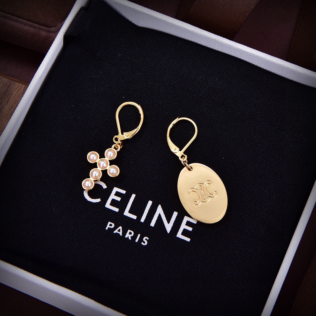 Celine Triomphe Precious Earrings - 18K Yellow Gold